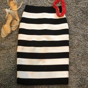 EXPRESS Black and White bold striped pencil skirt